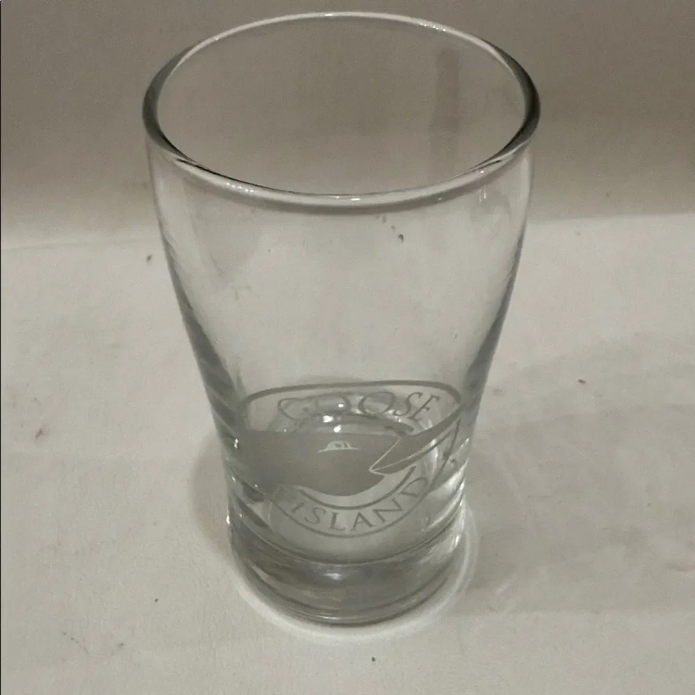 Goose Island Brewing Chicago 6 Oz Clear Glass Bar Accessory 4 In Tall 2 In Round